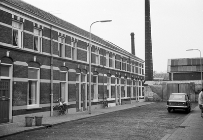 59518 Gezicht in de Javastraat te Utrecht, met de voorgevels van de huizen nrs. 44 - hoger.